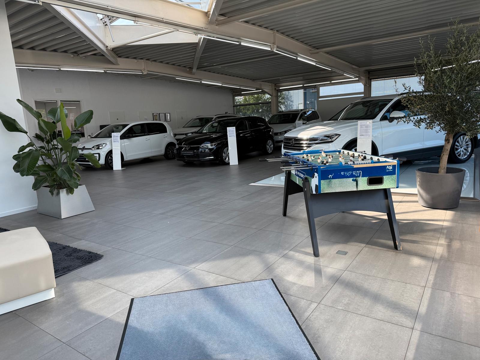 showroom-image-top