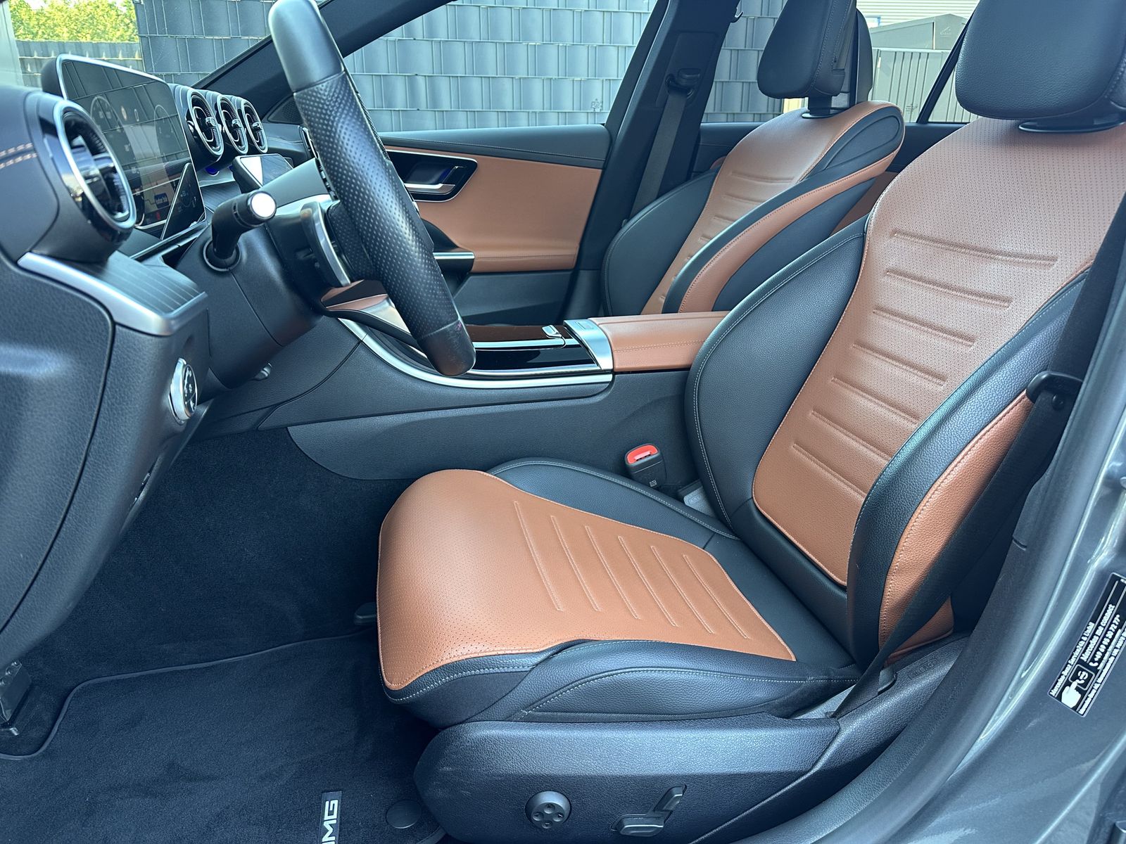 Fahrzeugabbildung Mercedes-Benz C 200d T AMG-Line NAV+LED+PANO+HUD+CARPLAY+VCOCK