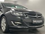 Opel Astra J Sports Tourer Exklusiv Teilleder - Opel Astra Exklusiv mit Diesel-Antrieb