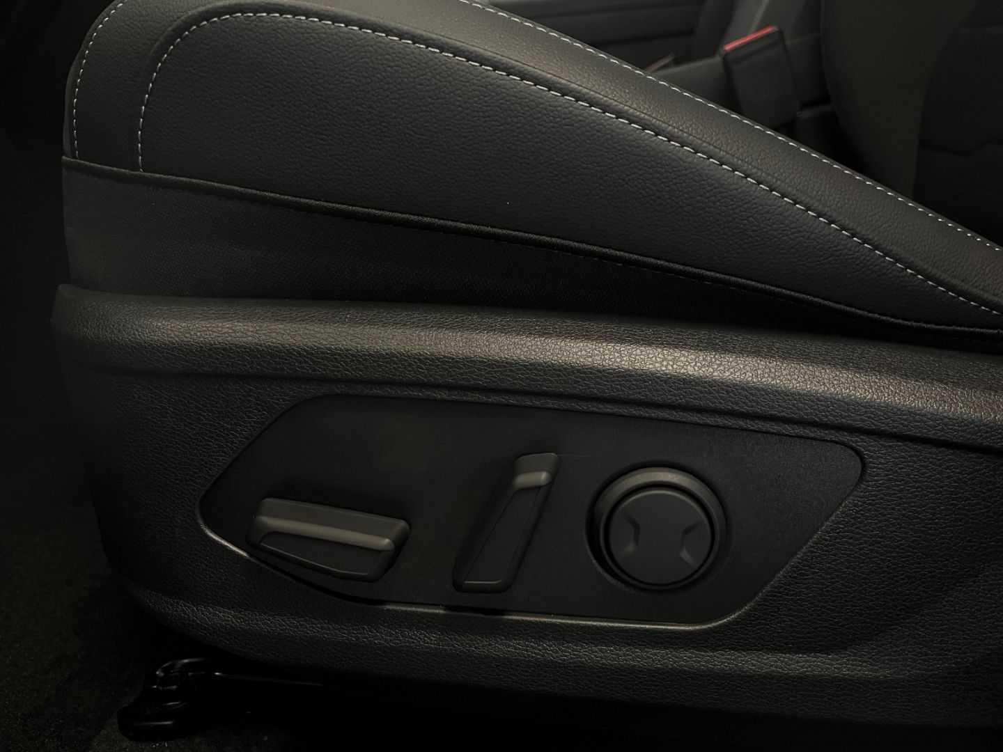 Fahrzeugabbildung Kia Sportage Vision 1.6 T-GDI, Navi, Teilleder, Elkr