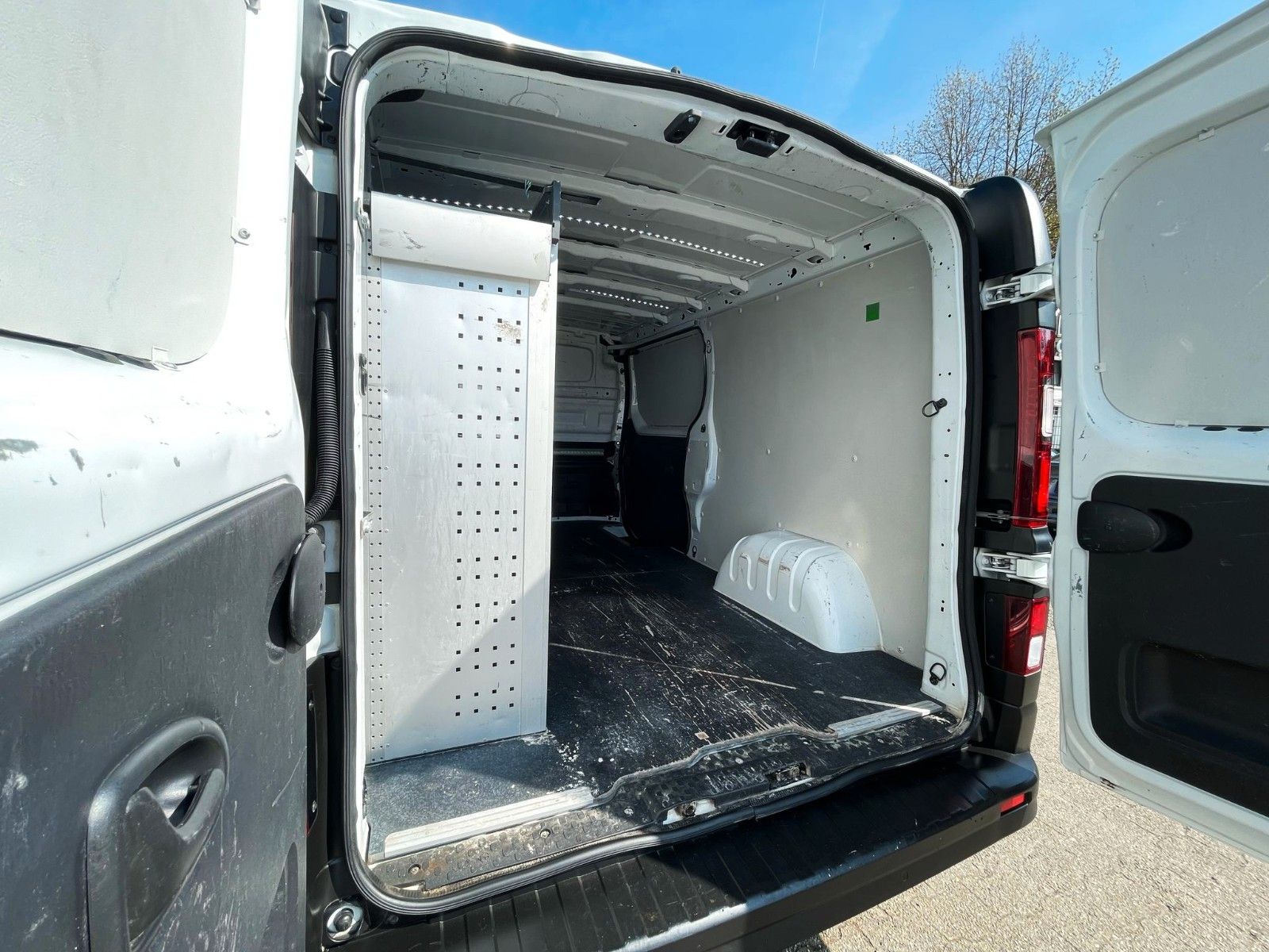 Fahrzeugabbildung Renault TRAFIC KASTEN  L2H1 3,0t KAMERA KLIMA  1.Hd EU6d