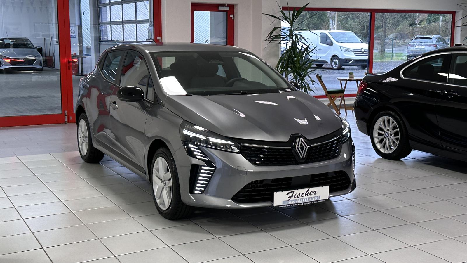 Renault Clio Evolution / Automatic / CarPlay