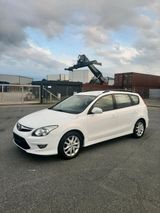 Hyundai i30 1,6 Diesel. Klima. TÜV. Anhäng... - Hyundai i30 aus 2010 mit Diesel-Antrieb