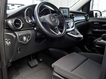 Mercedes V 220 - 9
