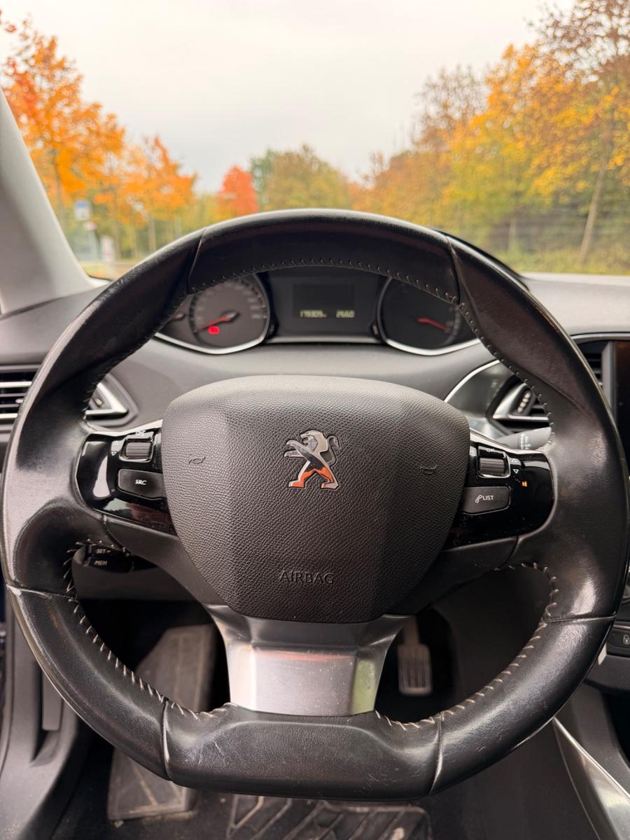 Peugeot 308 2014 — фото 18