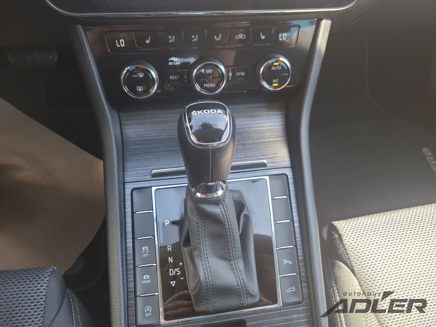 Skoda Superb Combi 2,0 TSI DSG Style AHZV Navi foto 21