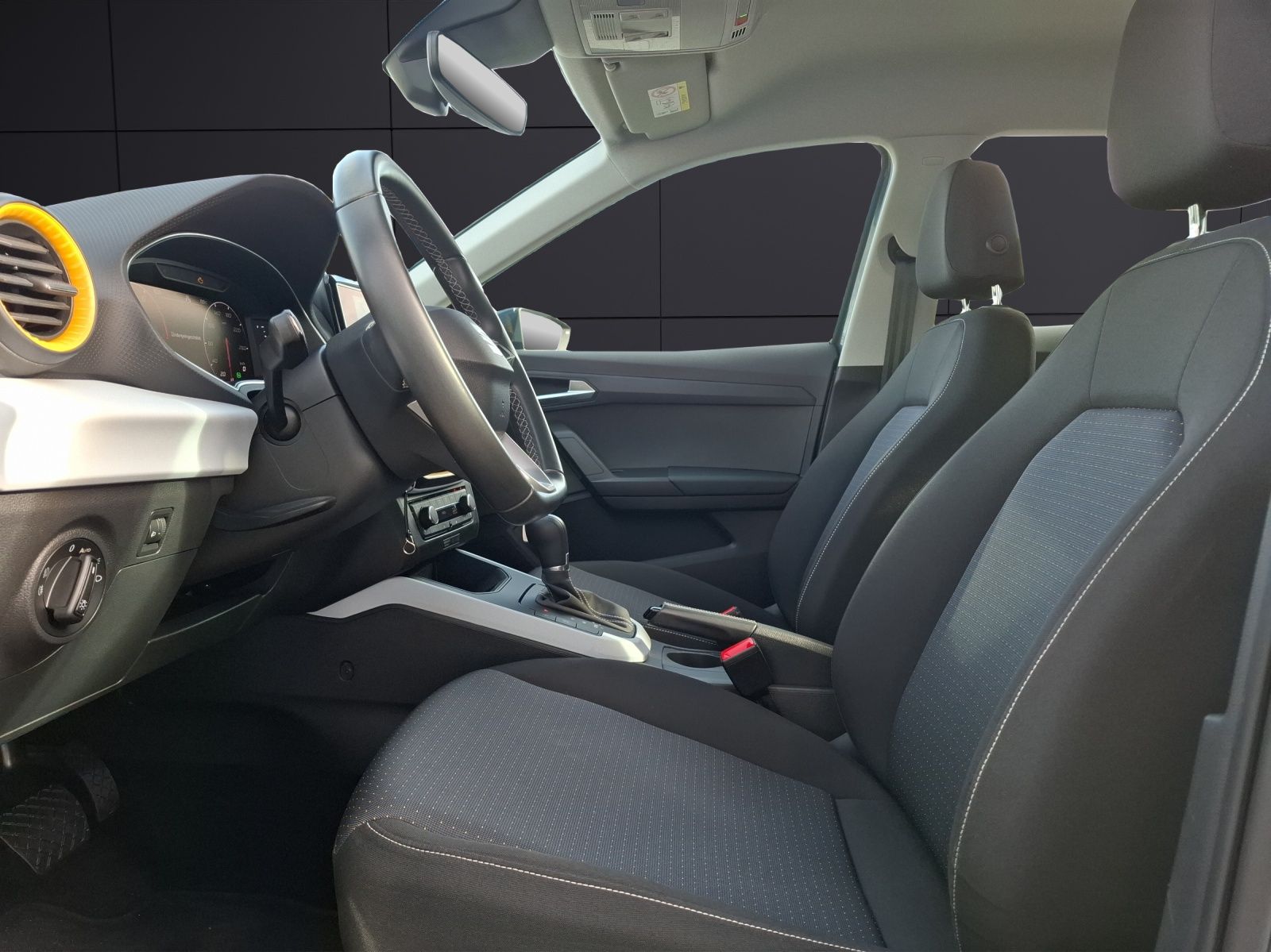 Fahrzeugabbildung SEAT Arona TSI Style DSG LED Navi AID ACC Park-Assist