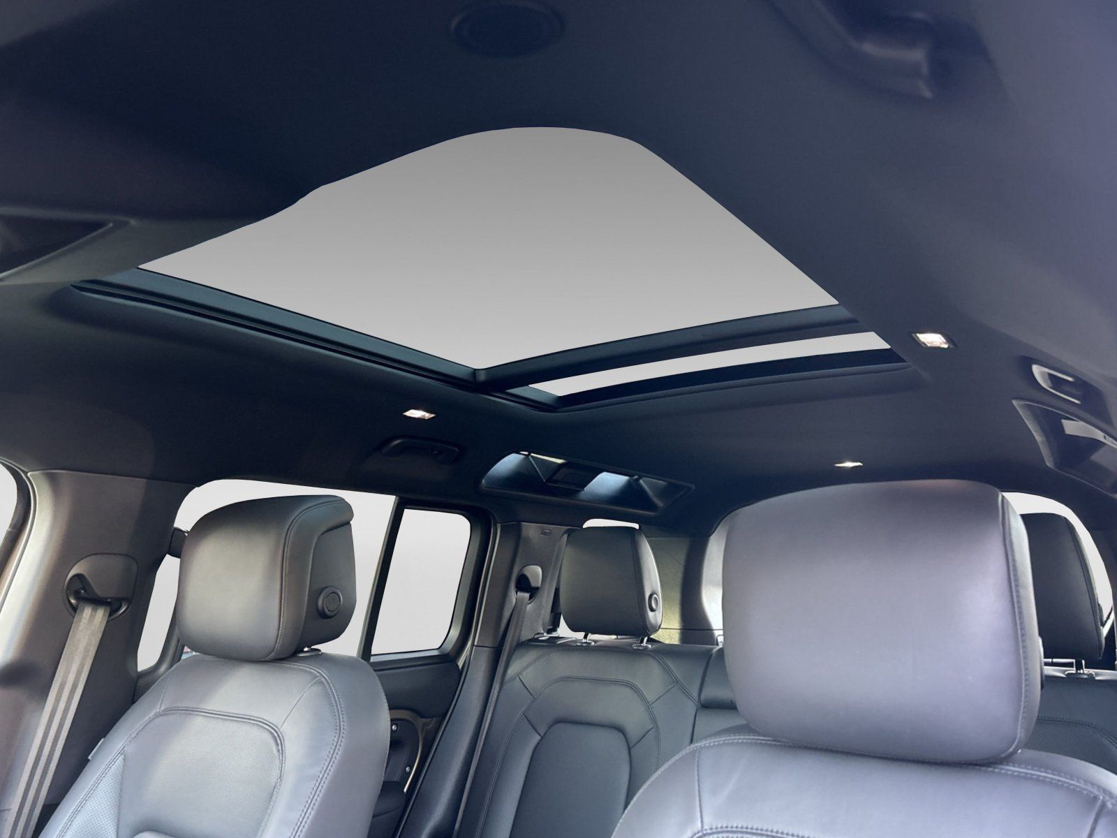 Land Rover Defender 3.0 D300  X-Dynamic HSE +AHK +PANORAMAD foto 12