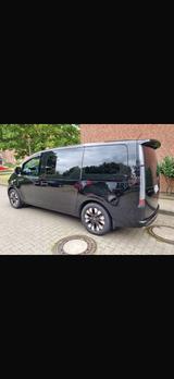 Hyundai STARIA 2.2 CRDi Signature 7-Sitzer Auto 4WD ... - Hyundai STARIA von privat