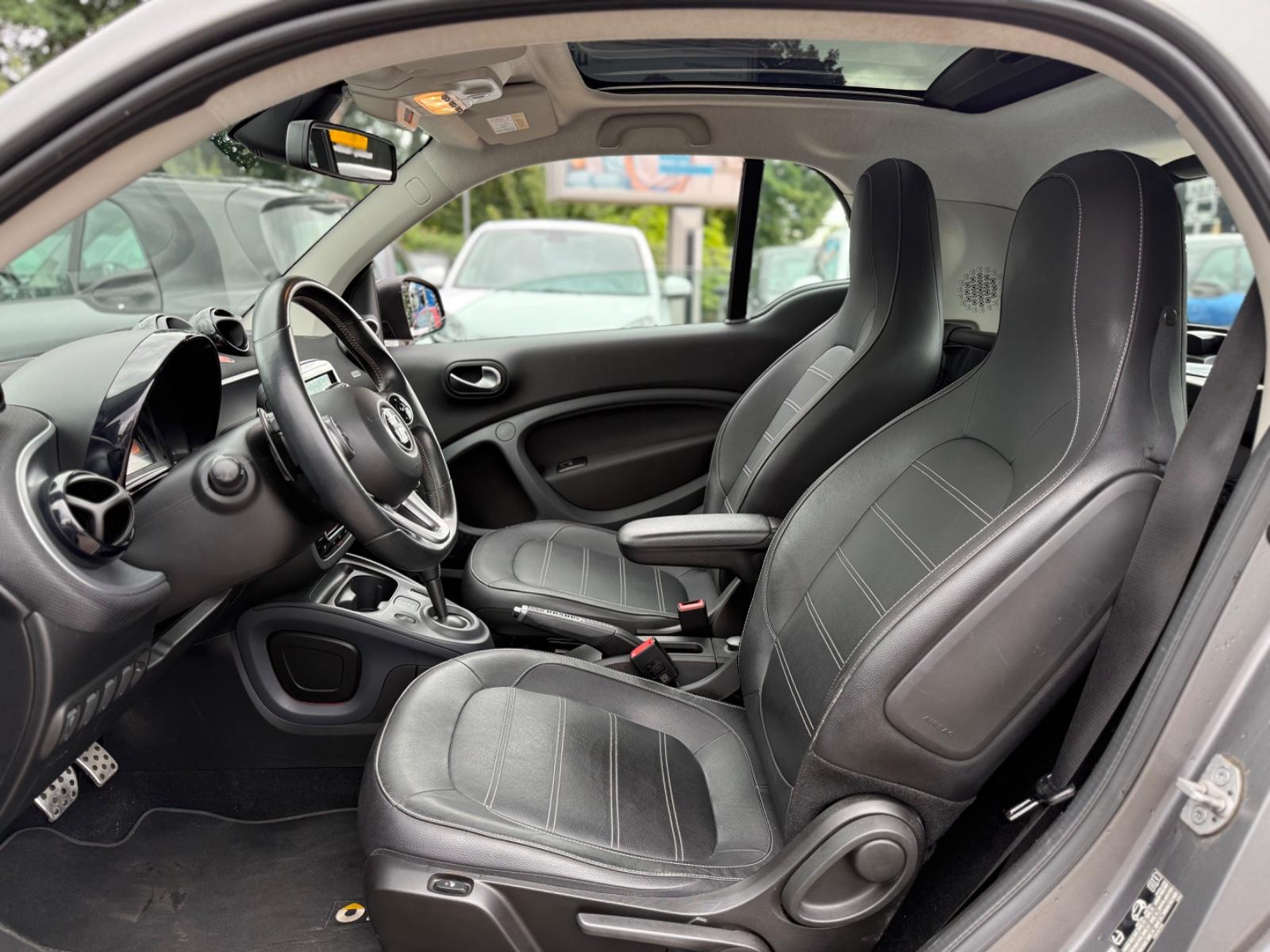 Smart ForTwo BRABUS*JBL*PANORAMA*KAMERA*NAVI*AMBIENTE*