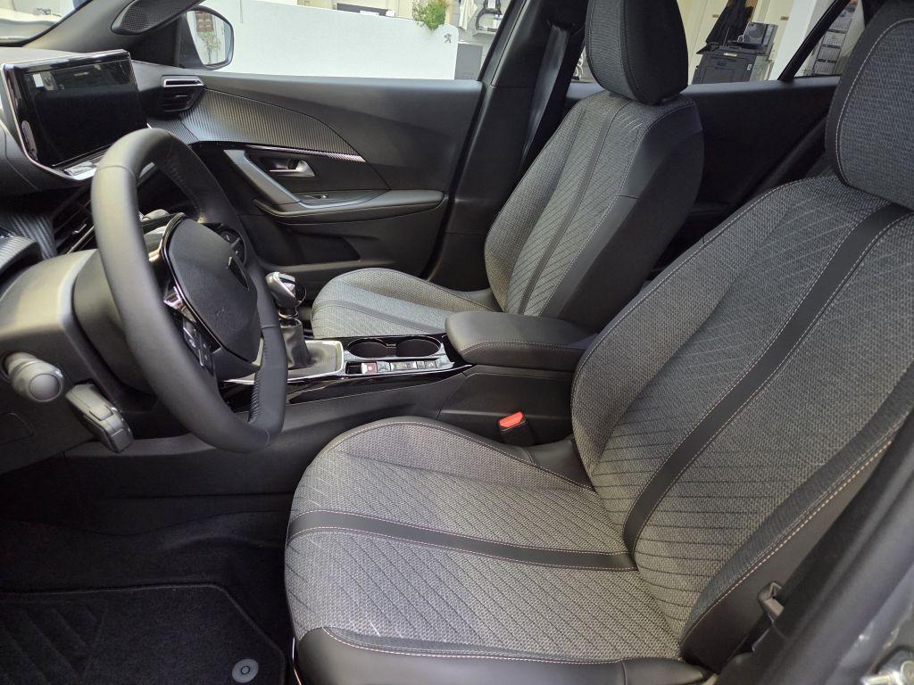 Peugeot 2008 Allure 100 Turbo Vollausstattung!!