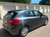 BMW 218 Active Tourer 218i - Automatik-Navi-2. Hand  - blaue BMW 218 Active Tourer
