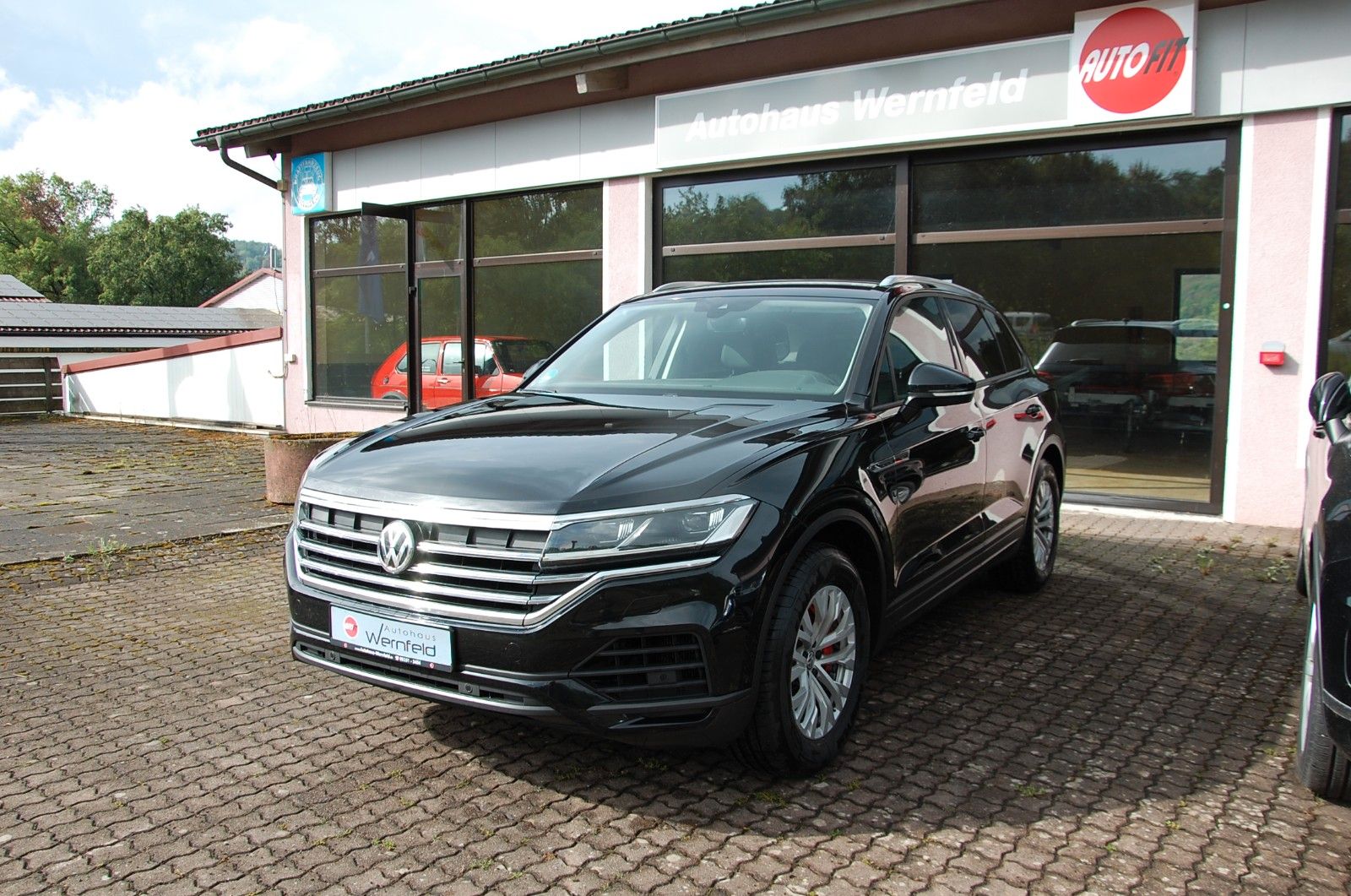 Volkswagen Touareg - 1