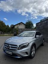 Mercedes-Benz GLA 220 CDI - silberne Mercedes-Benz GLA 220