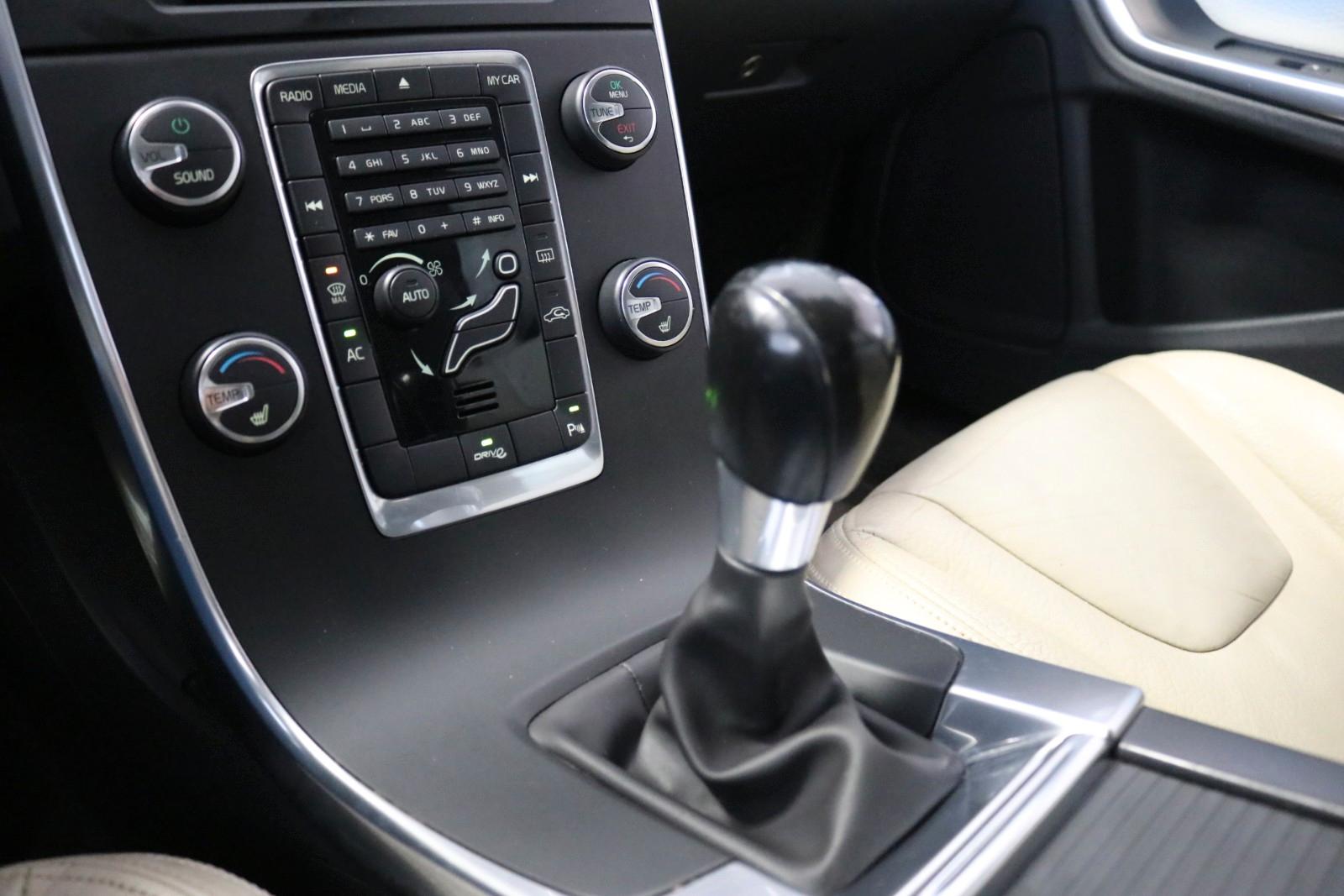 Volvo V60 2011 — photo 21