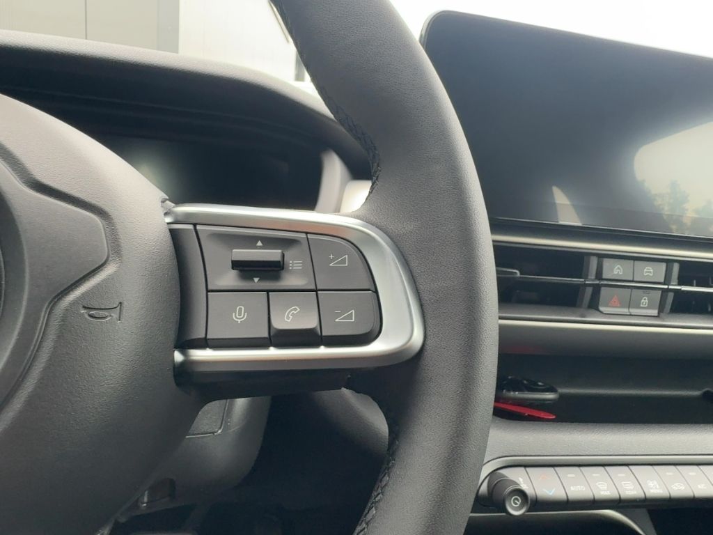Fahrzeugabbildung Jeep Avenger e-Hybrid Altitude NAVI ELEKTR HECK WINTE