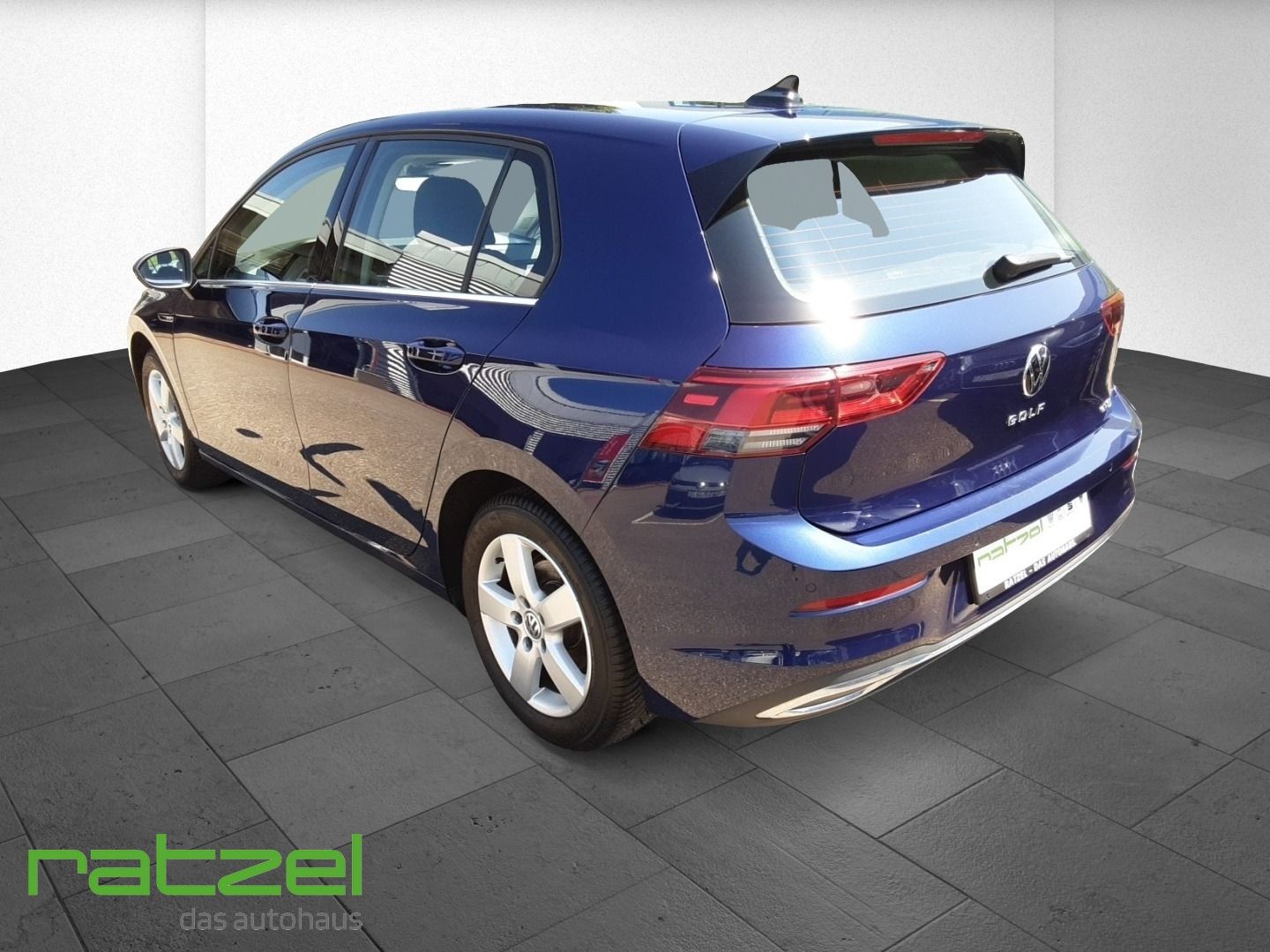 Fahrzeugabbildung Volkswagen Golf VIII Style 1.5 eTSI DSG  Memory Sitze Massa