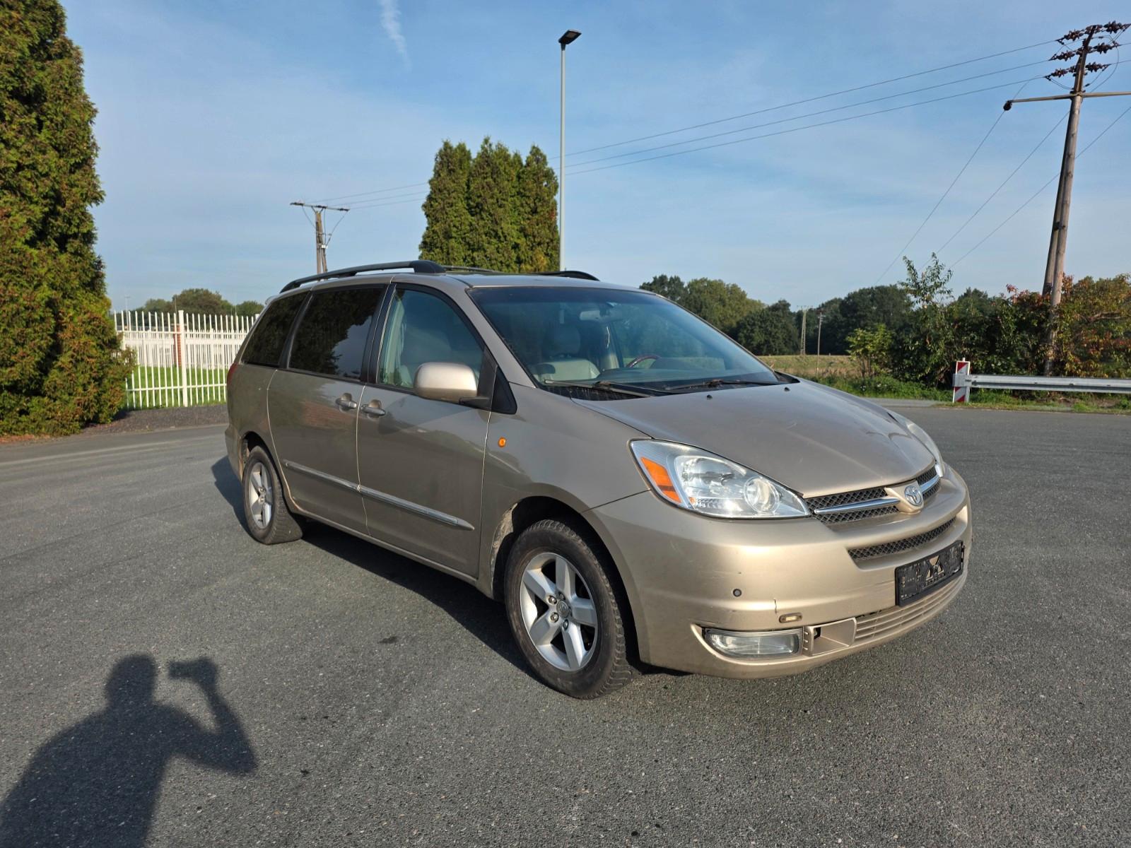 Toyota Sienna 2004 — interior