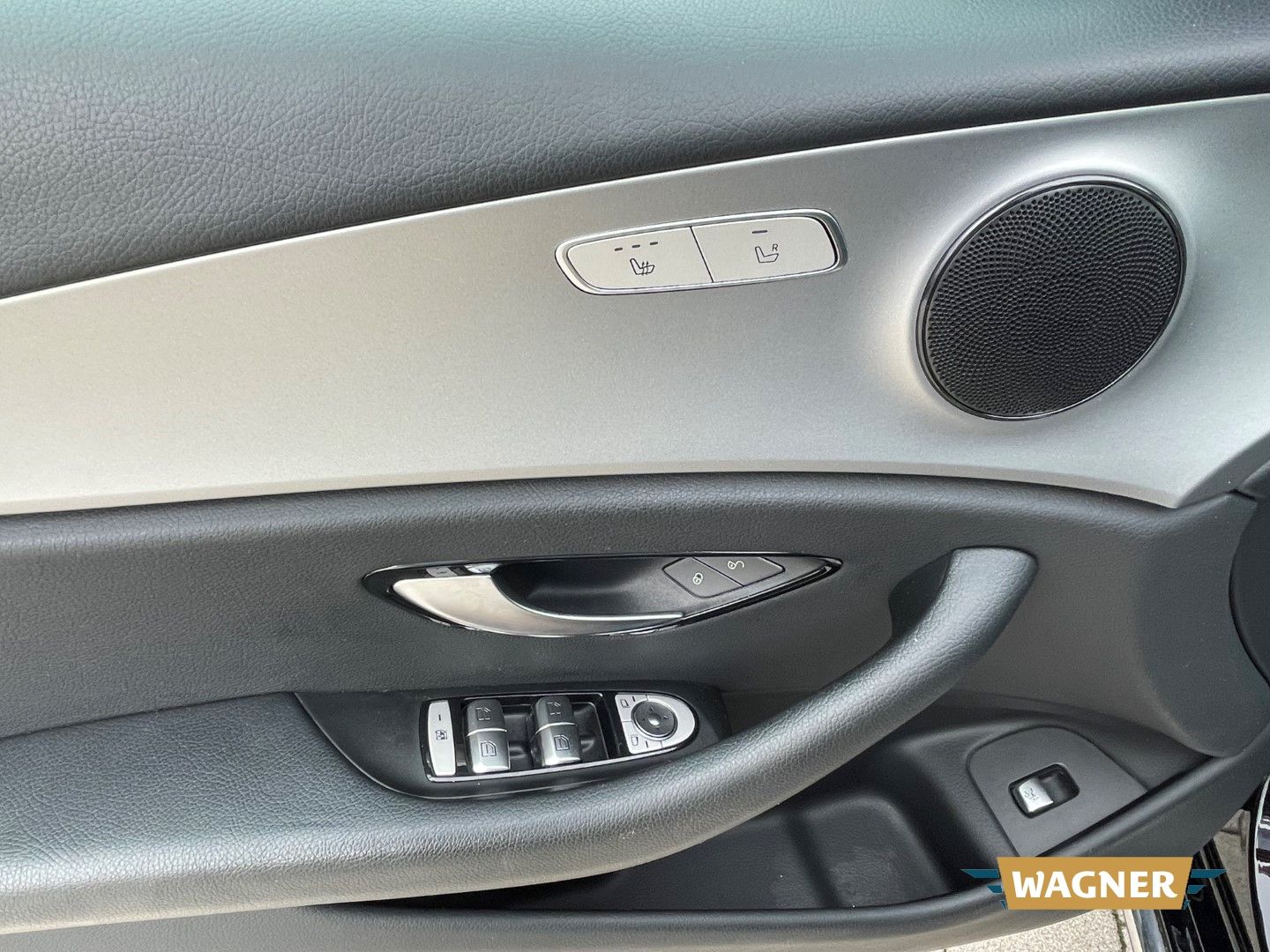 Fahrzeugabbildung Mercedes-Benz E 220 T LED-Scheinwerfer Elektr. Sitze Sitzheizu