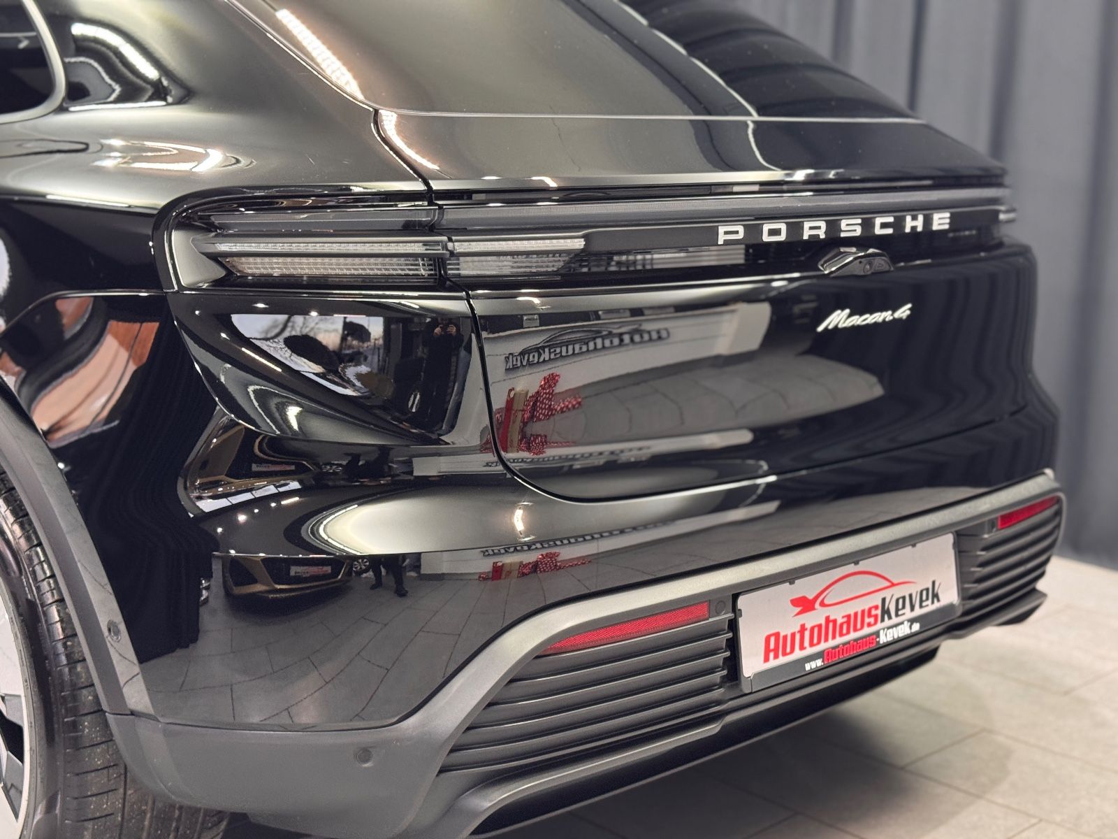 Fahrzeugabbildung Porsche Macan Electric 4|PANORAMA|BOSE|LED|