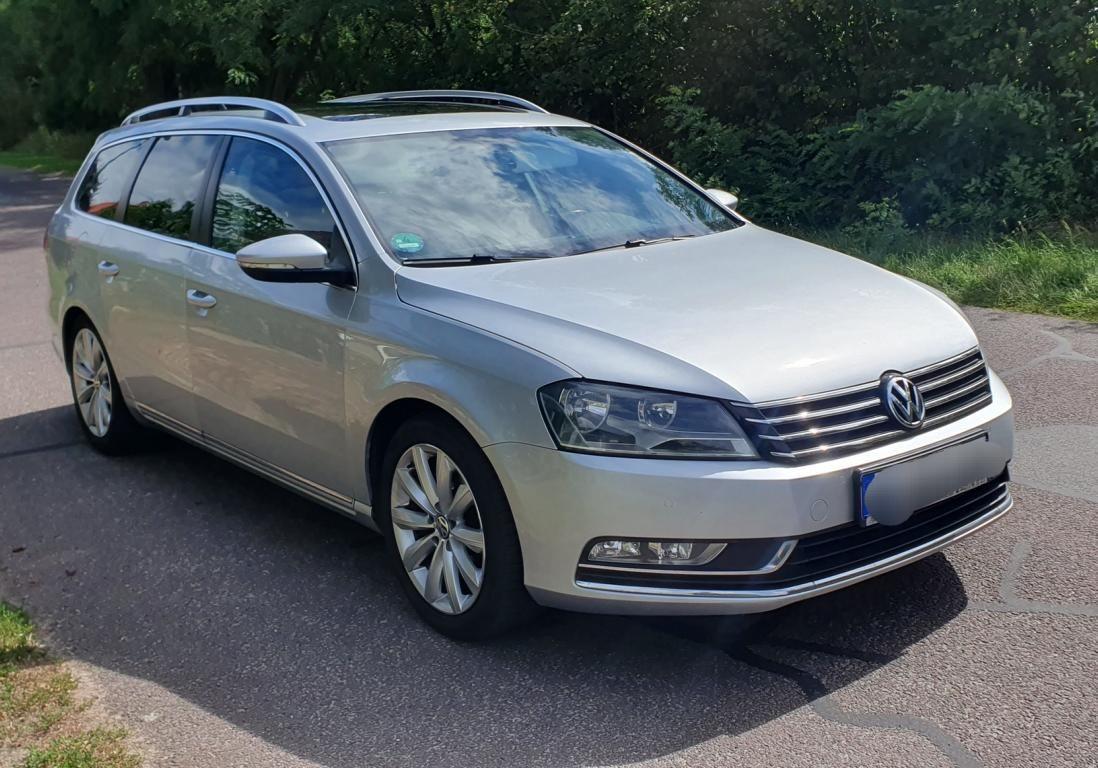 Volkswagen Passat 2012 — interior