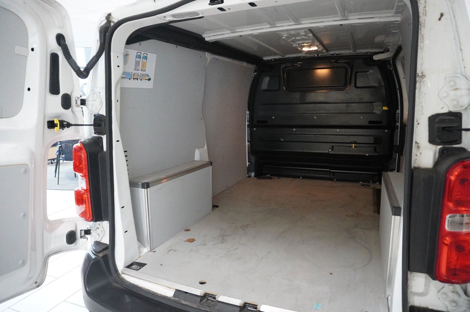 Fahrzeugabbildung Opel Vivaro Cargo 1.5D M EDITION KLIMA/DAB+/PDC/TEMP.