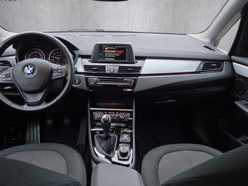 Fahrzeugabbildung BMW 216i Active Tourer Advantage Klima Einparkhilfe