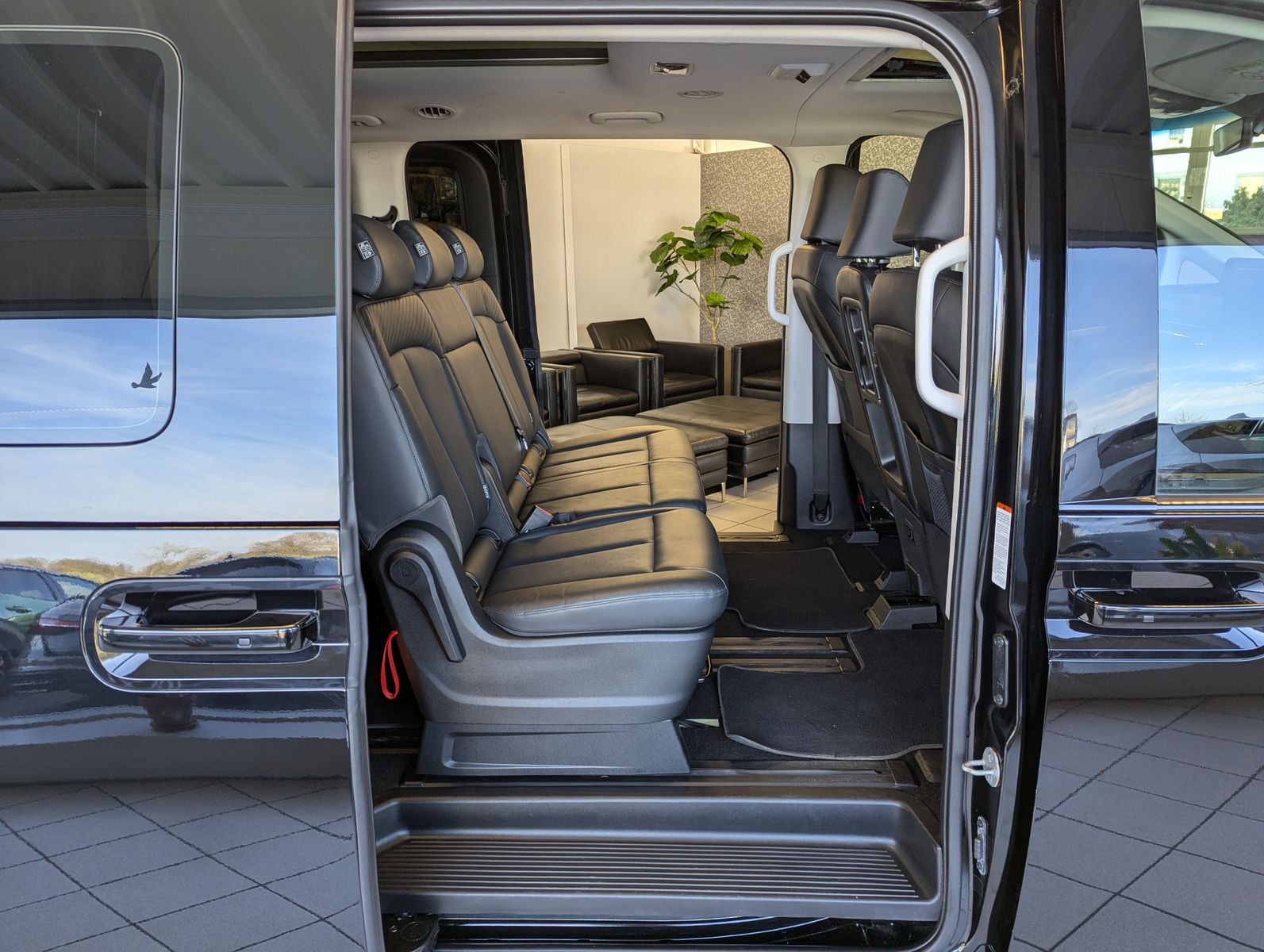 Fahrzeugabbildung Hyundai Staria 2.2 CRDi Aut Prime 4WD Leder Pano 9-Sitze