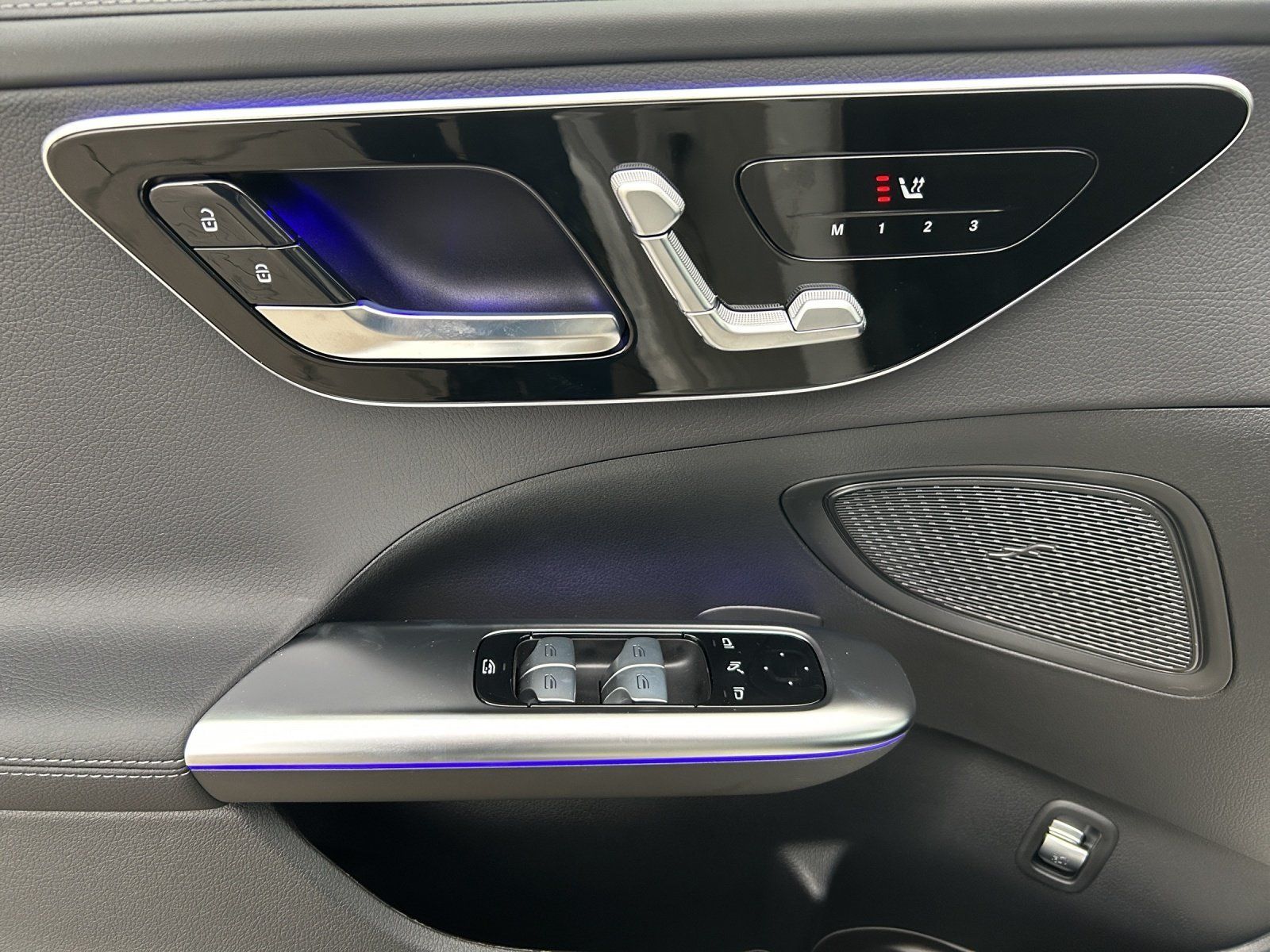 Fahrzeugabbildung Mercedes-Benz C 220 d T AMG Pano AHK Memory DISTRONIC Digital