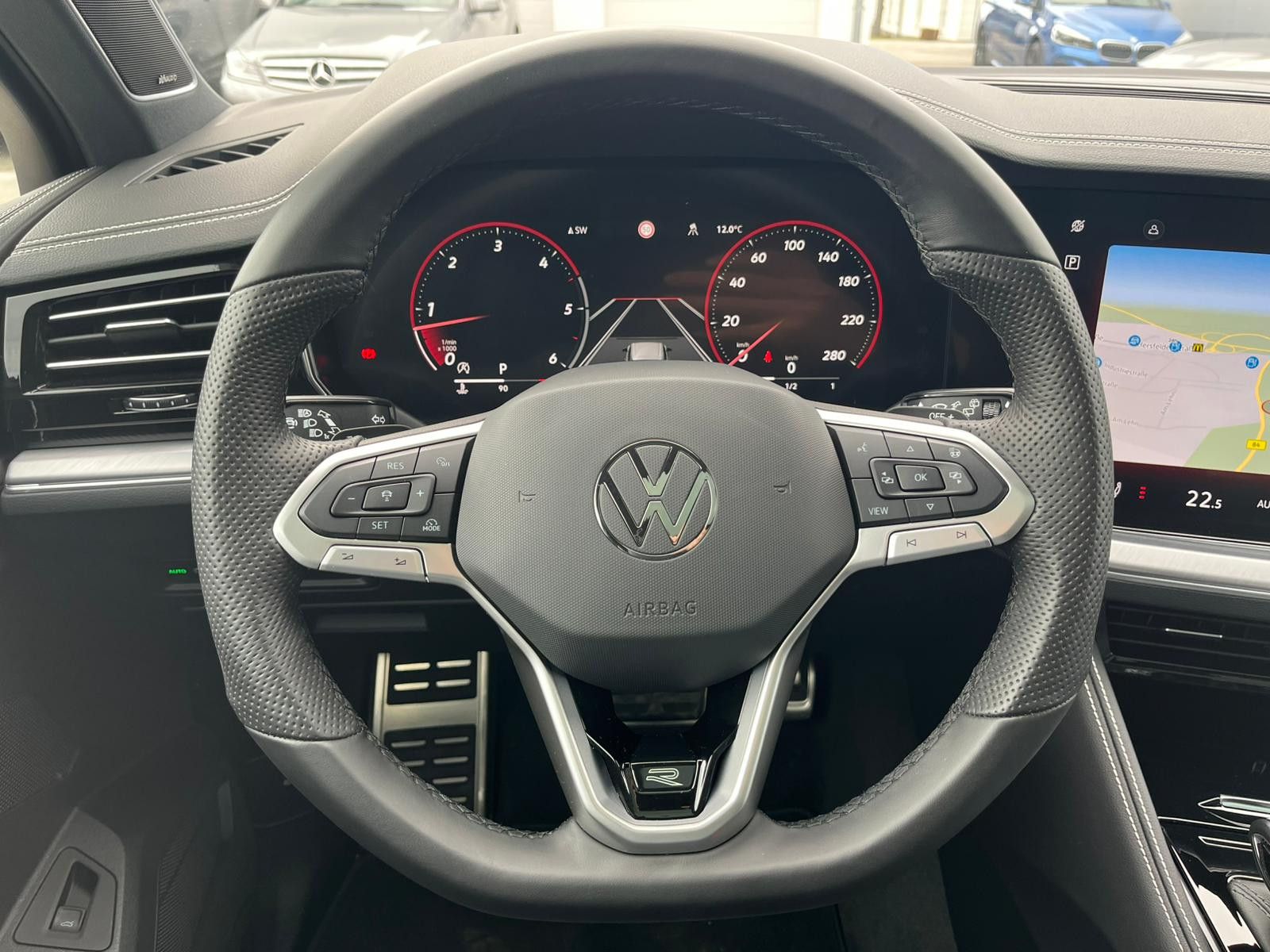 Fahrzeugabbildung Volkswagen Touareg 3.0TDI 4M R-Line VOLL Black 22" UPE 114T