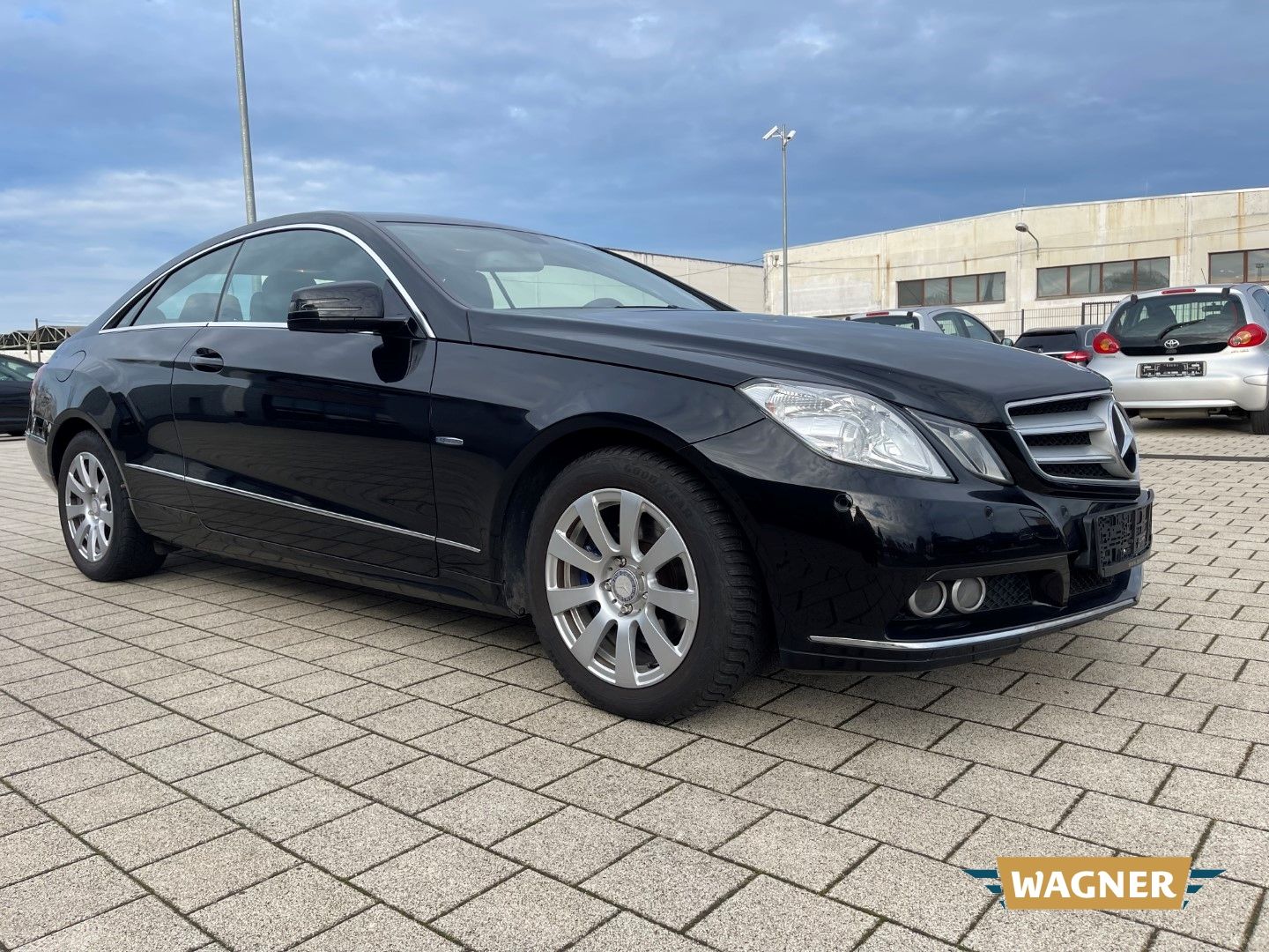 Fahrzeugabbildung Mercedes-Benz E 250 Coupe CGI BlueEfficiency Automatik