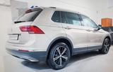 Volkswagen Tiguan Highline 4Motion 230 PS|sofort verfügbar - : Beige, Head-Up Display