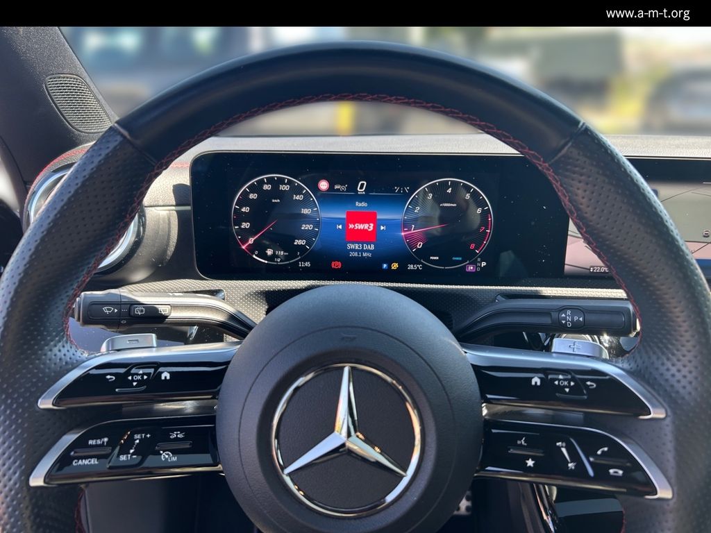 MERCEDES-BENZ CLA 200 Shooting Brake