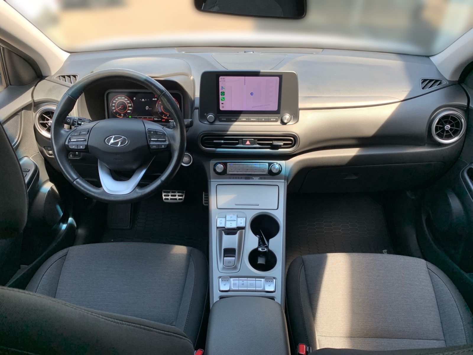 Fahrzeugabbildung Hyundai KONA Select Elektro 11 kW OBC Sitzheizung