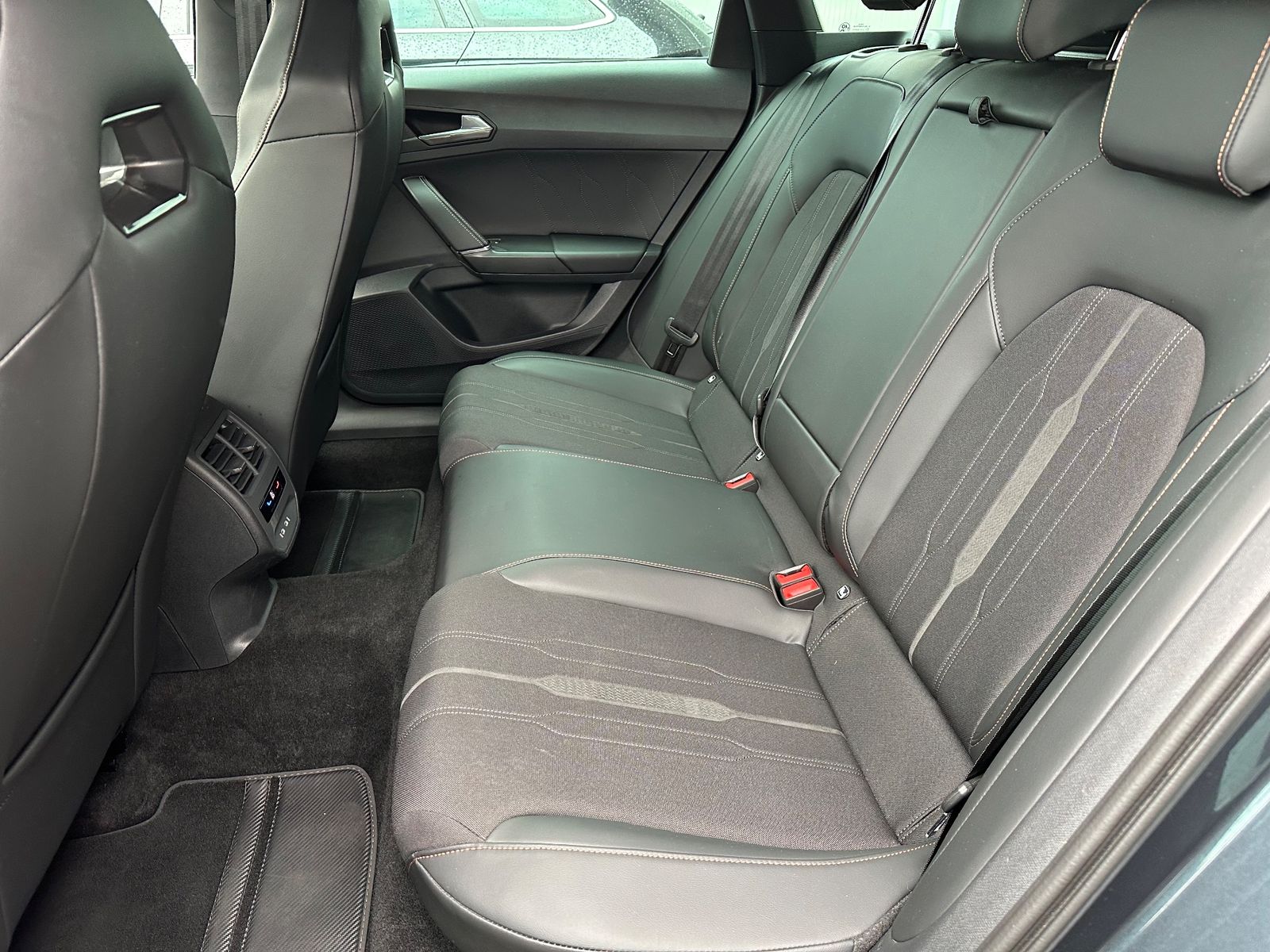 Fahrzeugabbildung CUPRA Leon Sportstourer 1.5 eTSI DSG NAV+LED+ACC+KAM
