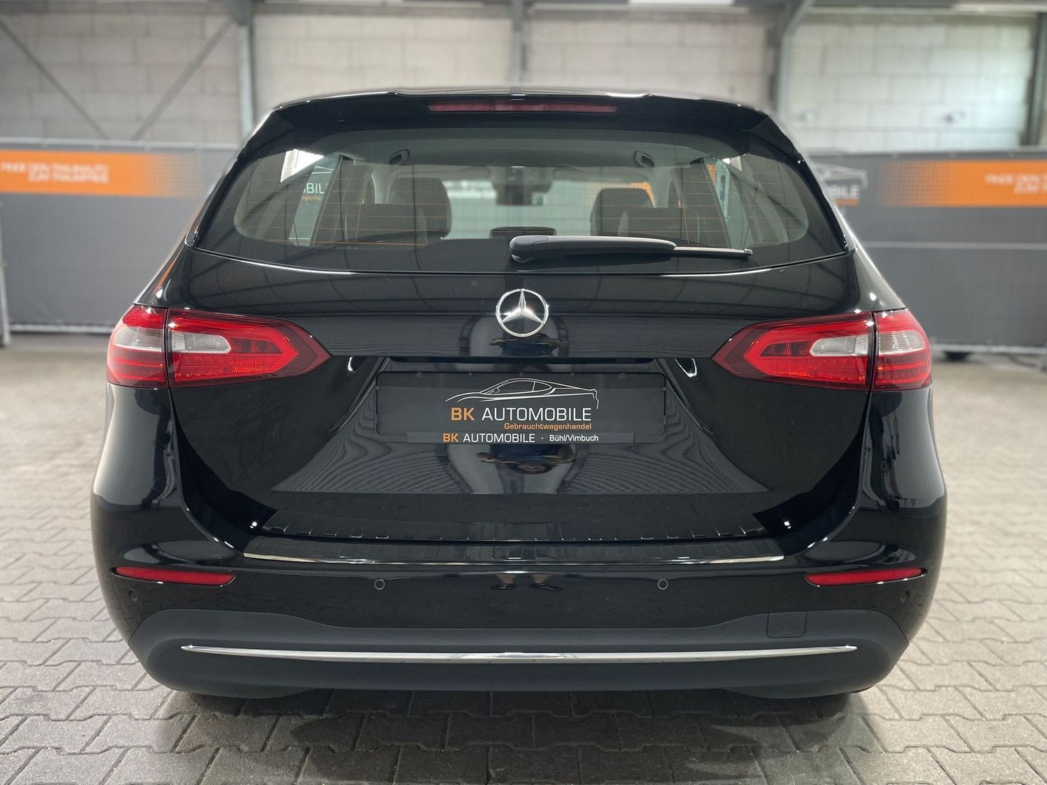 Fahrzeugabbildung Mercedes-Benz B 180 d#MBUX#Spur#Leder#CarPlay#ACC#V.erkennung#