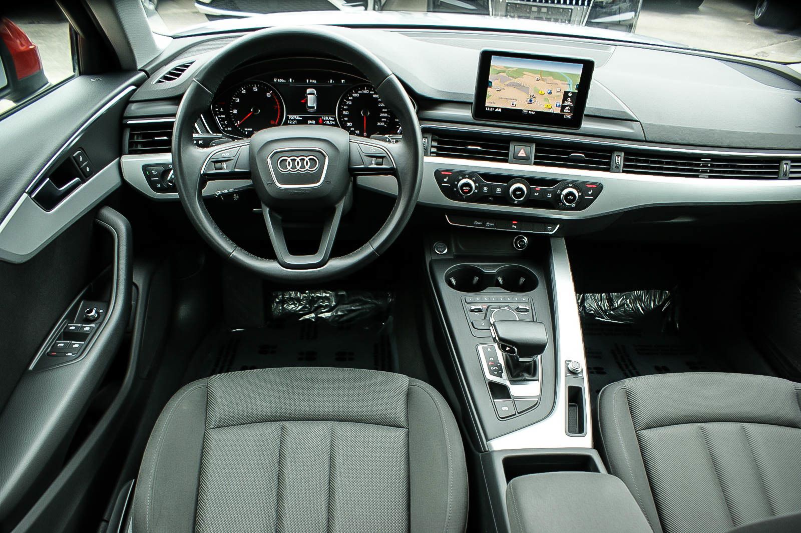 Fahrzeugabbildung Audi A4 Avant 14TFSI S-Tronic NAVI XENON ANHÄNGERKPLG