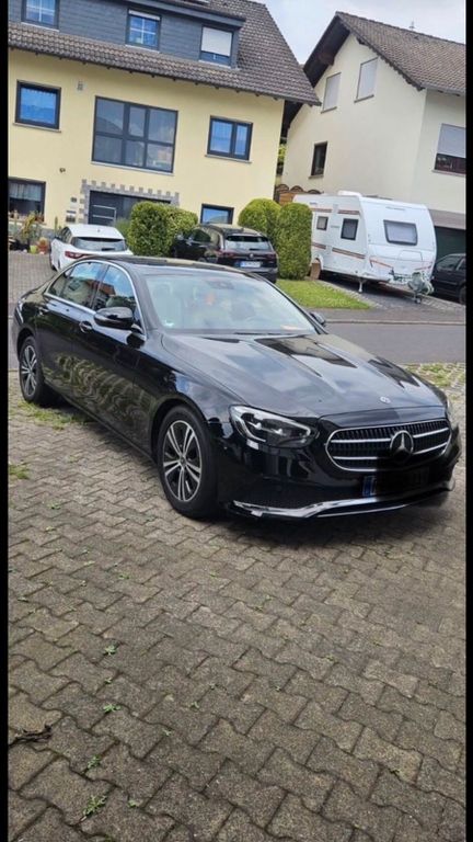 Image of Mercedes-Benz E 200