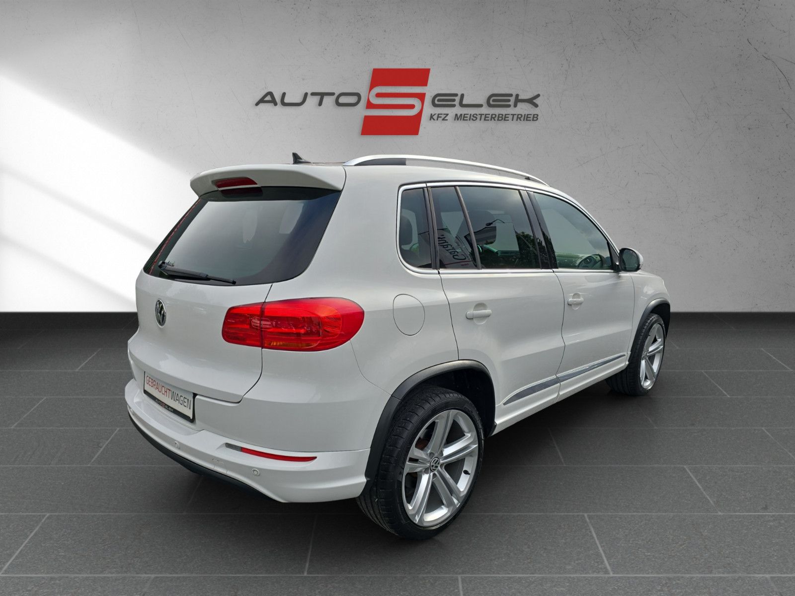 Fahrzeugabbildung Volkswagen Tiguan R-Line+KAMERA+NAVI+TÜV+INSPEKTION NEU ''