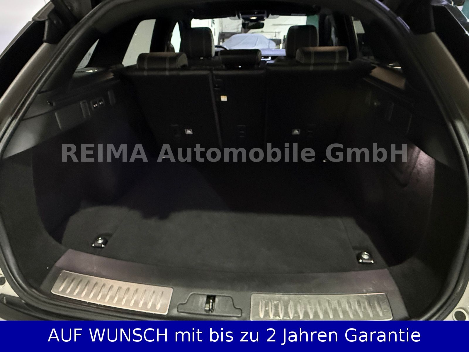 Fahrzeugabbildung Land Rover Range Rover Velar 3,0i R-Dynamic AWD, Pano
