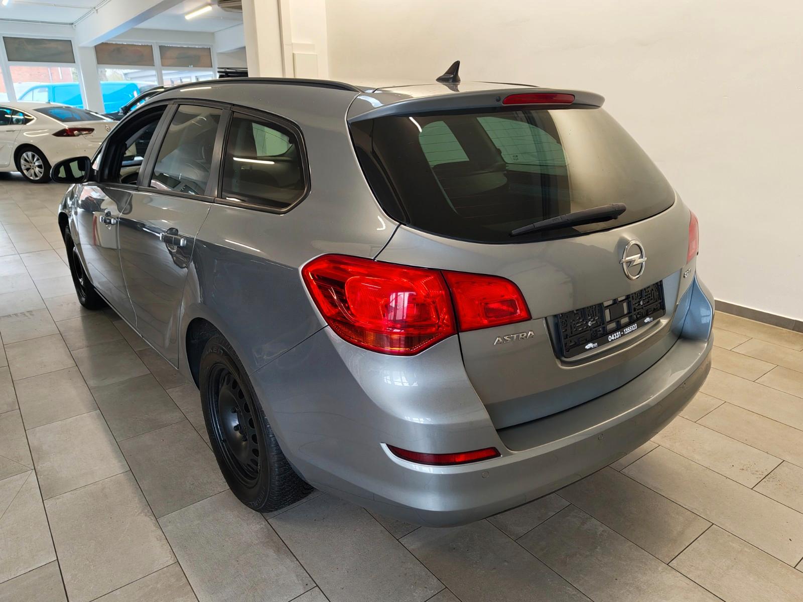 Opel Astra 2011 — photo 5