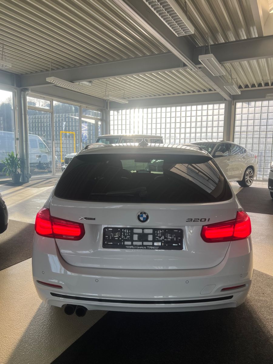 Fahrzeugabbildung BMW 320 i Touring xDrive Sport Line *NAVI PROF*LED*