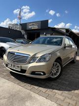 Mercedes-Benz E 200 CGI Limousine AUTOMATIK/BIXENON/TEMPOMAT - mit Benzin-Antrieb: Beige, Limousine