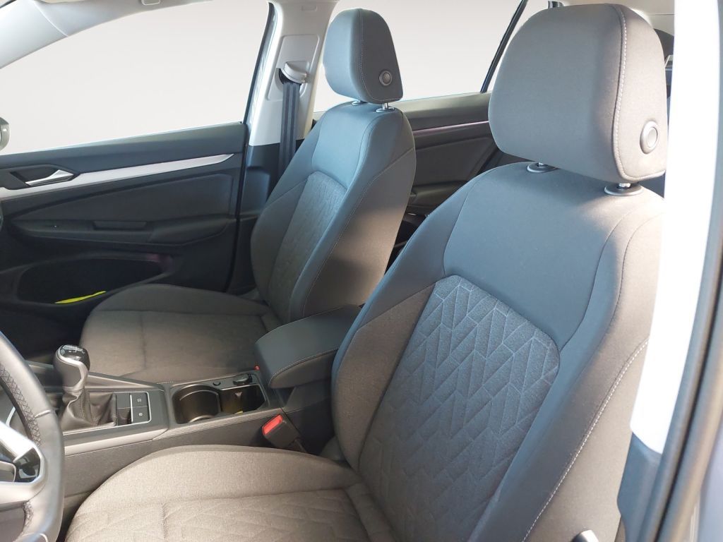 Fahrzeugabbildung Volkswagen Golf Variant 1.5 TSI Life AHZV LED