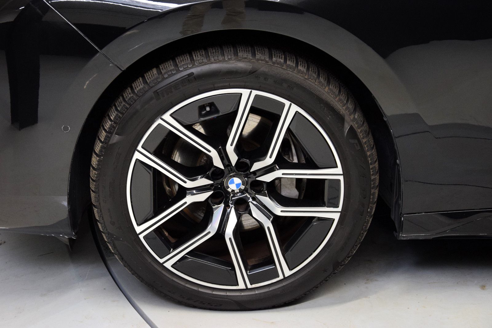 Fahrzeugabbildung BMW 740 d xDrive M Sport Pano Memory Luft B&W STHZ