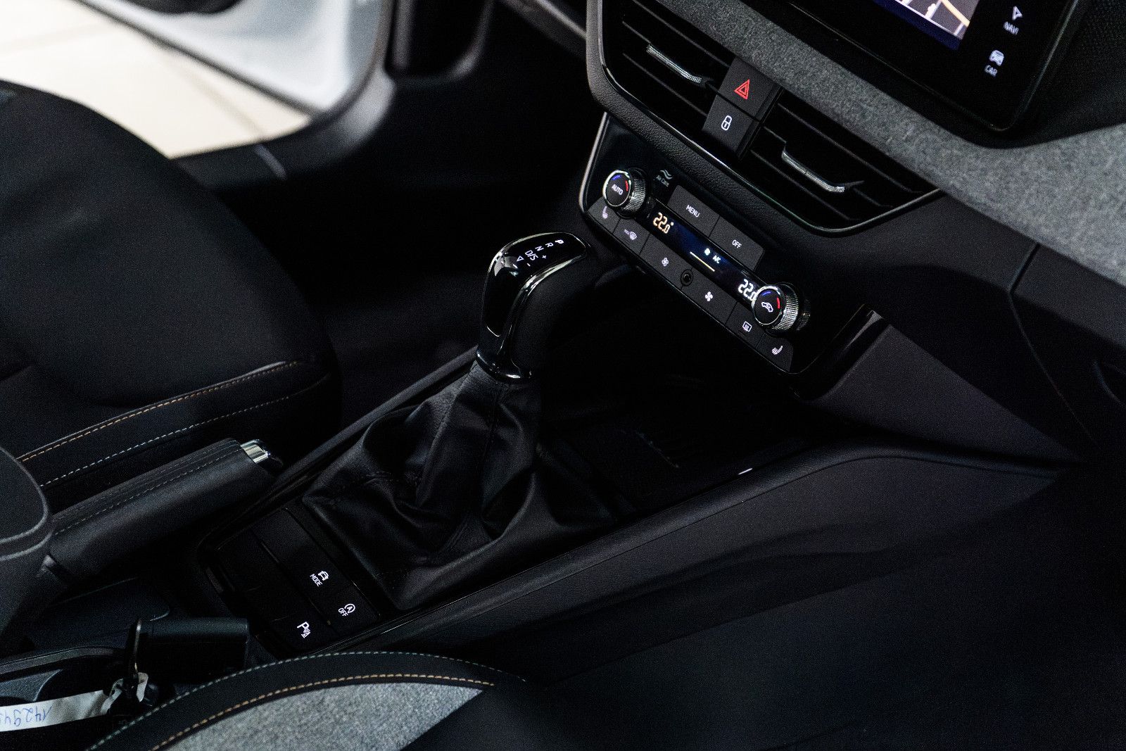 Fahrzeugabbildung SKODA Kamiq TSI Selection +RFK +SZH +LED +AHK
