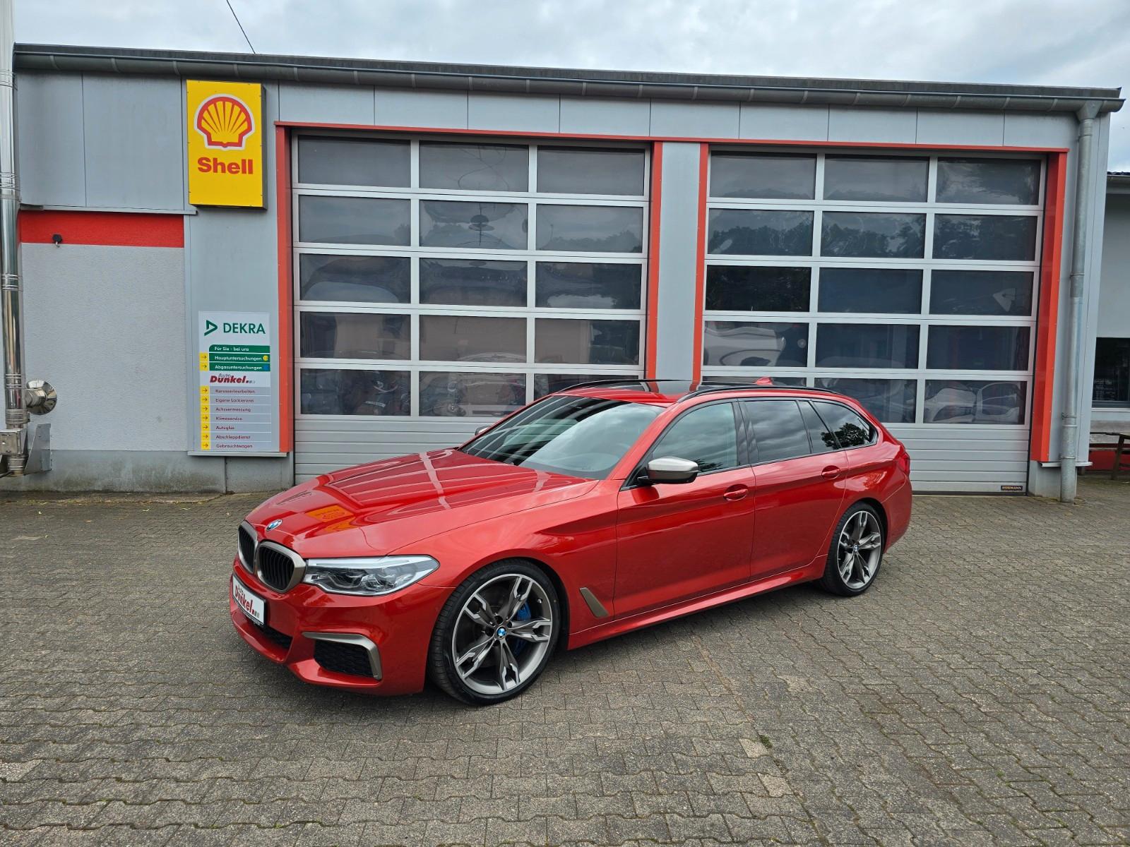 BMW M550 d xDrive 5 Touring HUD, Pano, AHK, Massage