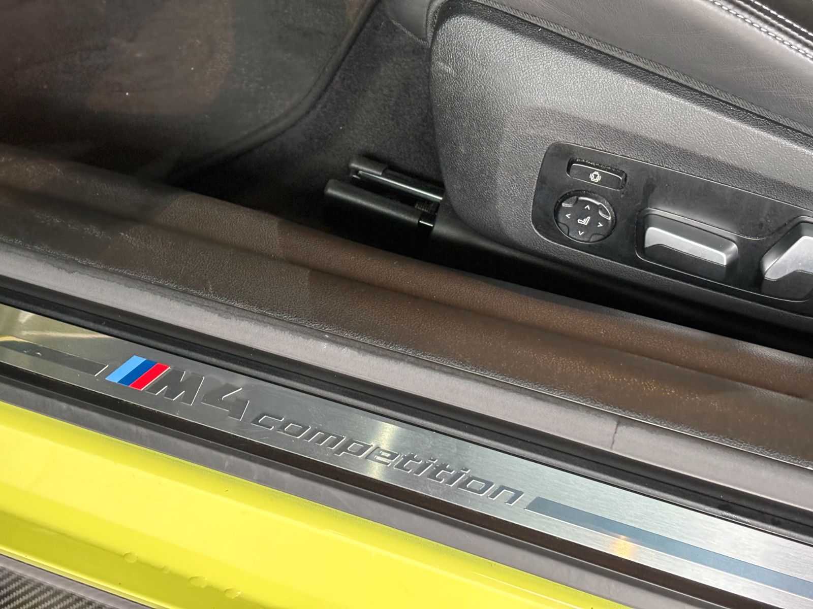 Fahrzeugabbildung BMW M4 Competition *M-Perf.PartsCarbon*HUD*360°KAM