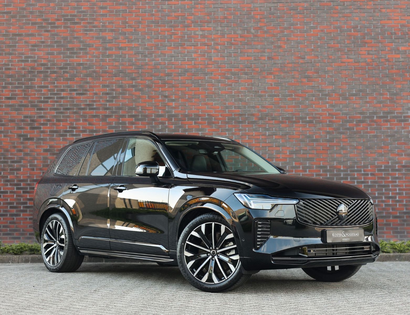 Volvo XC90 T8 AWD Plus Dark | Pano - AHK - B&W
