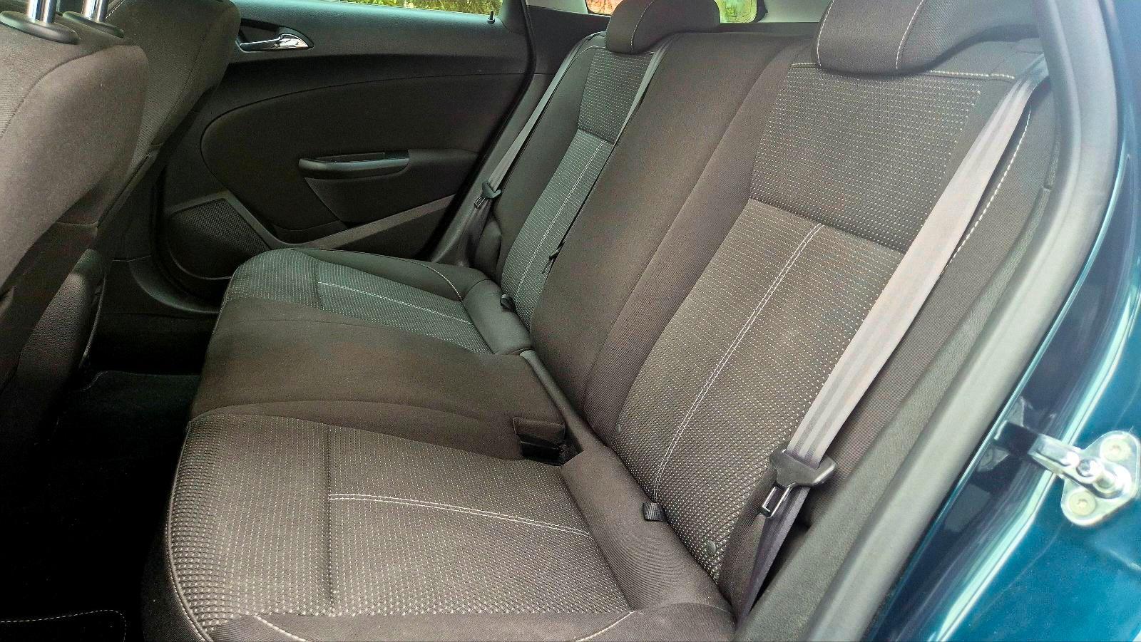 Opel Astra 2015 — photo 12